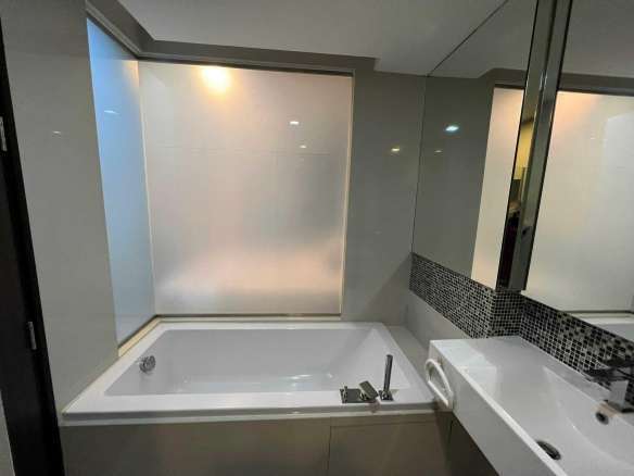 FOR RENT    Rhythm Sukhumvit 44/1 Condo      Phra Khanong BTS     Ref: 9049