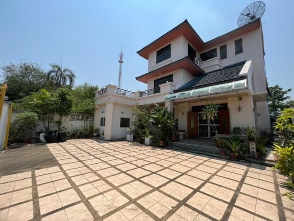 Detached House in Wang Thonglang (MRT Mahatthai) Ref: 9305