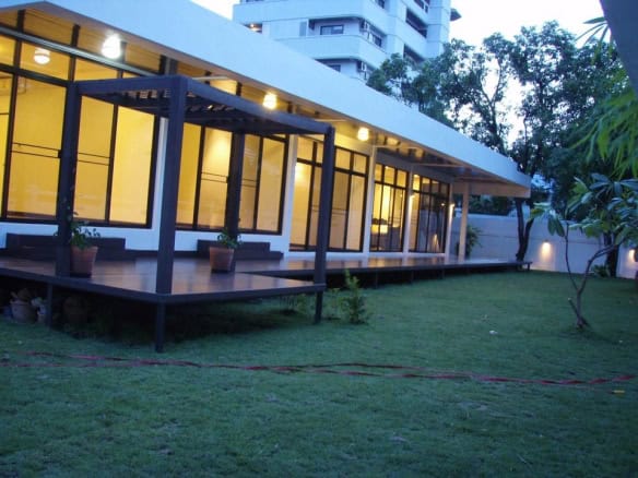 Detached House (Petchaburi Road/Ekkamai) Ref: 9311
