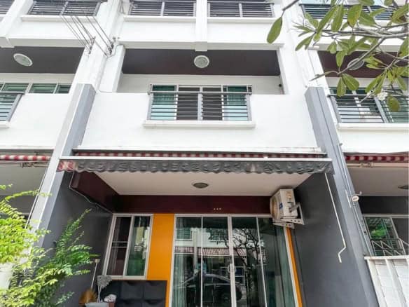 Townhouse, Baan Klang Mueang Sathon-Taksin 2, Wutthakat, Bangkok Ref: 7380