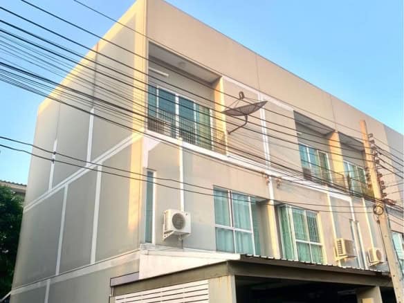 Townhouse, Patio Pattanakarn 38, Suang Luang, Bangkok Ref: 7403