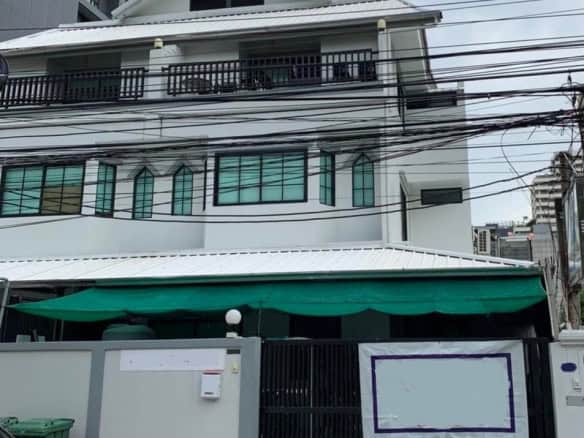 Townhouse, BTS Phloen Chit, Bangkok, Ref: 7390
