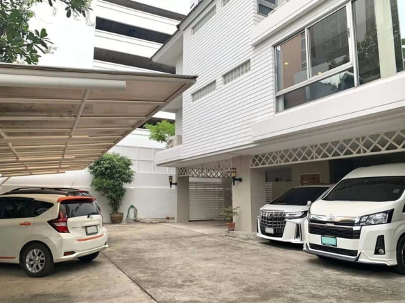 Luxury Townhouse, 5-Minute Walk to BTS Phrom Phong 