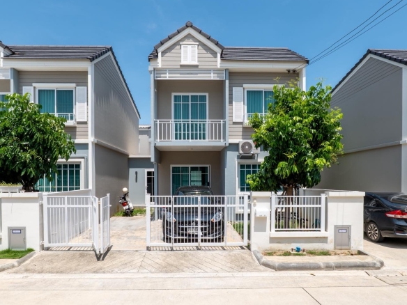 Townhouse, The Village Bangna-Wongwaen 4, Near Mega Bangna