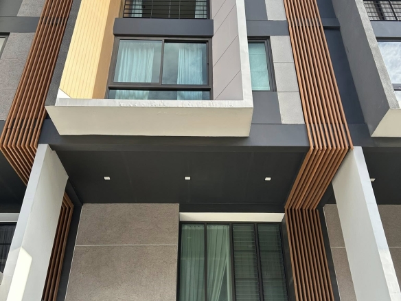 Townnhouse, Shizen Phatthanakan 32, Suan Luang