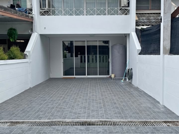 Townhouse, 4 Bed, Near RCA